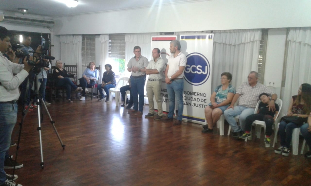 MAS FAMILIAS DE SAN JUSTO ACCEDEN A LA FIRMA DE ESCRITURAS DE VIVIENDAS DE LA PROVINCIA.