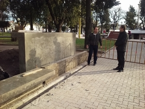 NICOLAS CUESTA Y RODRIGO BORLA RECORRIERON LAS OBRAS QUE SE EJECUTAN EN PLAZA GRAL. SAN MARTIN.