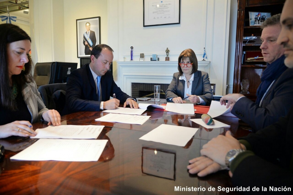 CUESTA Y BULLRICH FIRMARON CONVENIO PARA LA SEGURIDAD CIUDADANA.