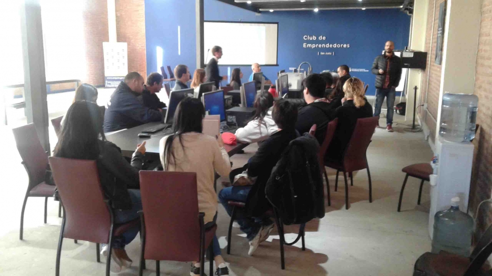 MAS ACTIVIDADES DE ACADEMIA ARGENTINA EMPRENDE EN SAN JUSTO.