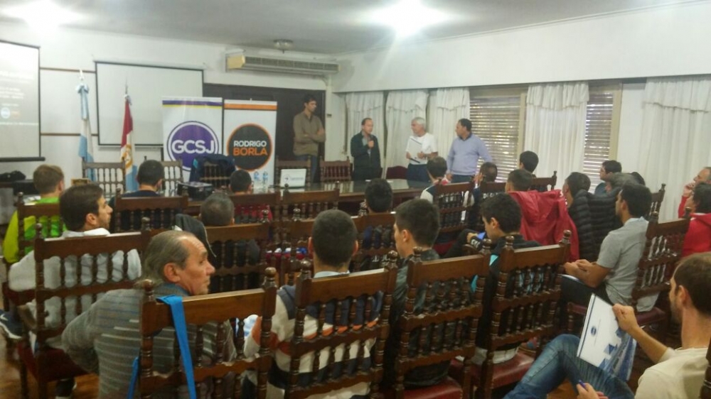  GRAN PARTICIPACION EN EL CAMPUS DE FUTBOL QUE BRINDO EL PROFESOR GERARDO SALORIO.