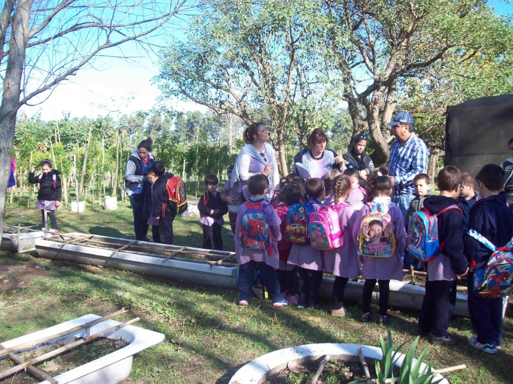 NIÑAS Y NIÑOS DEL JARDÍN Nª 220 VISITARON EL VIVERO MUNICIPAL.