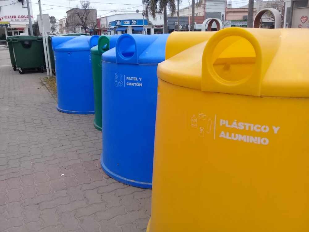 AMBIENTE SUMA NUEVO EQUIPAMIENTO PARA ESPACIOS PUBLICOS DE LA CIUDAD.