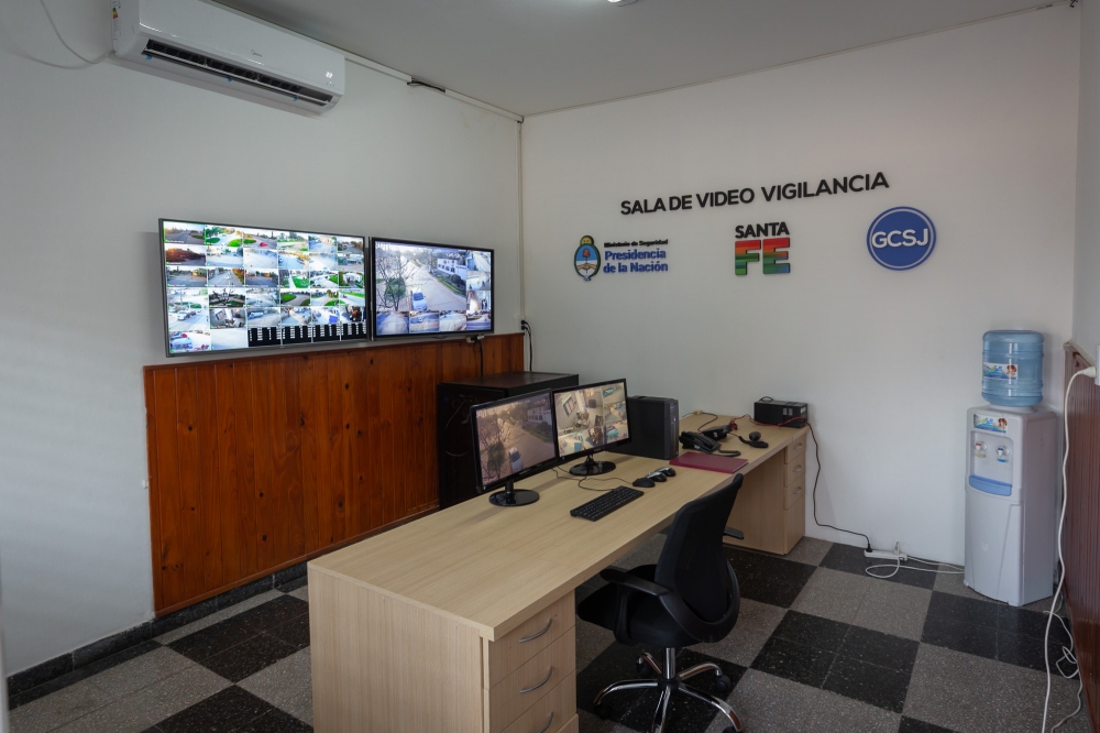 CUESTA INAUGURO LA NUEVA SALA DE MONITOREO Y VIDEO – VIGILANCIA DEL GOBIERNO DE LA CIUDAD DE SAN JUSTO.