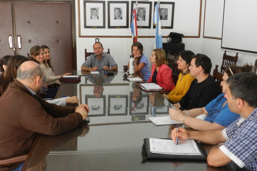 CAPACITACIÓN Y EMPLEO...REUNION EN EL PALACIO MUNICIPAL CON INSTITUCIONES DE FORMACION EN OFICIOS Y DE NIVEL TERCIARIO.