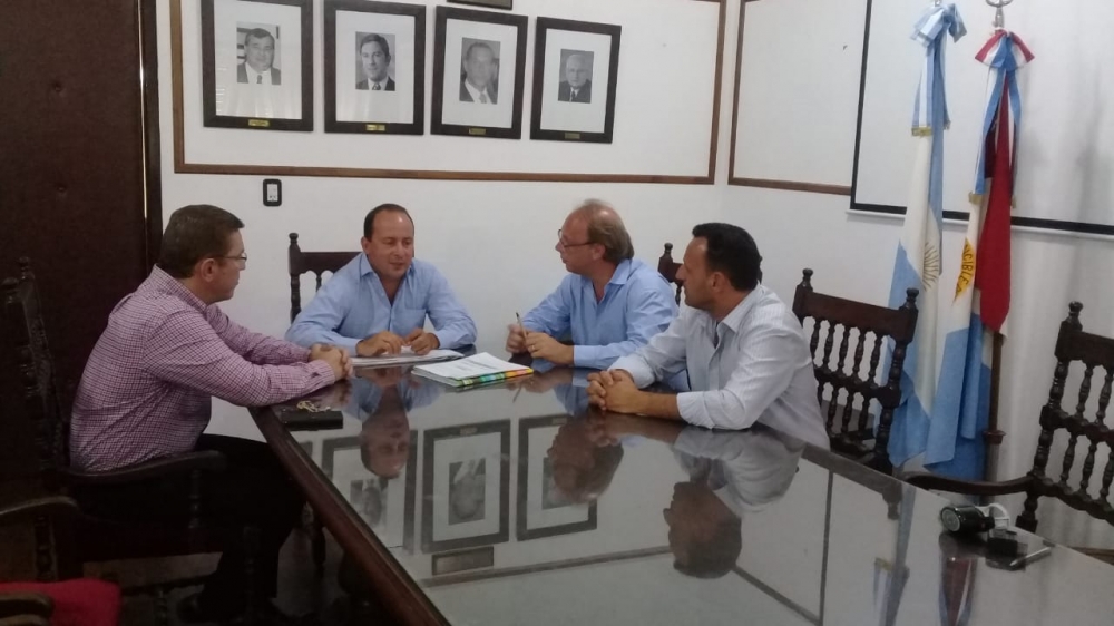 PARA PAVIMENTAR MÁS DE 20 CALLES DE LA CIUDAD: SE FIRMÓ EL CONVENIO CON EL GOBIERNO PROVINCIAL.