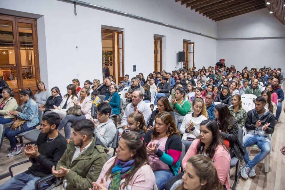 SE PRESENTÓ ANOCHE EL PROGRAMA MUNICIPAL DE BECAS.